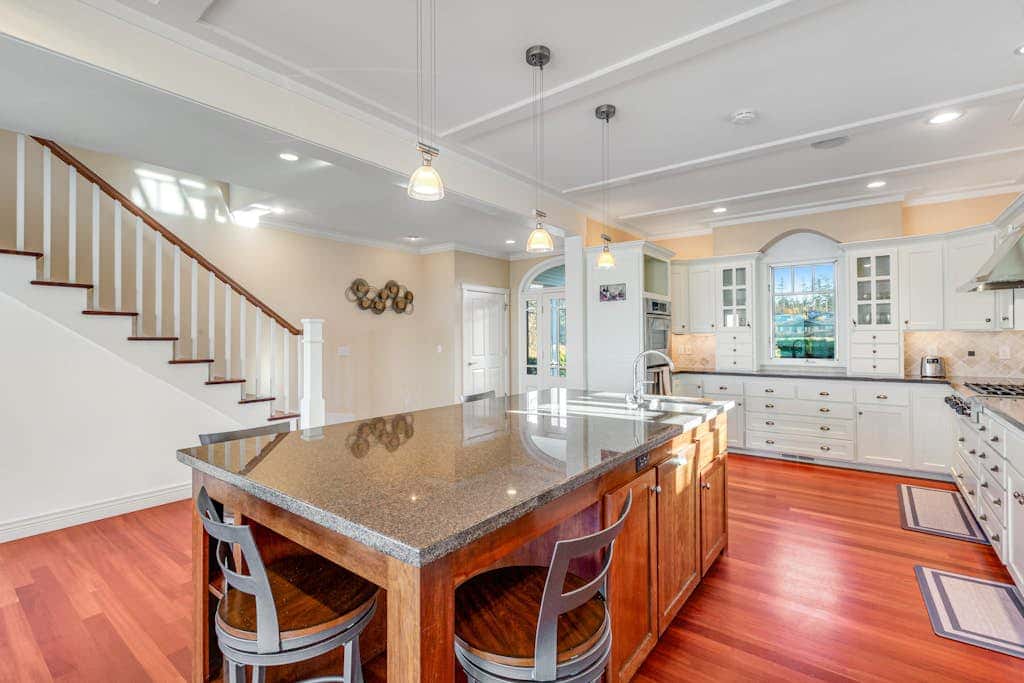 Stunning Dog Friendly Waterfront Villa with Sunset Views and Fireplace