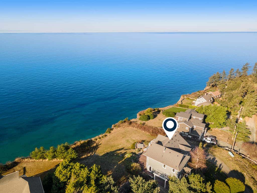 Stunning Dog Friendly Waterfront Villa with Sunset Views and Fireplace