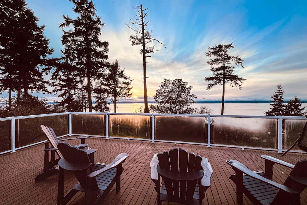 Spacious 3 Bedroom Greenbank Home with Beach Access and Game Room