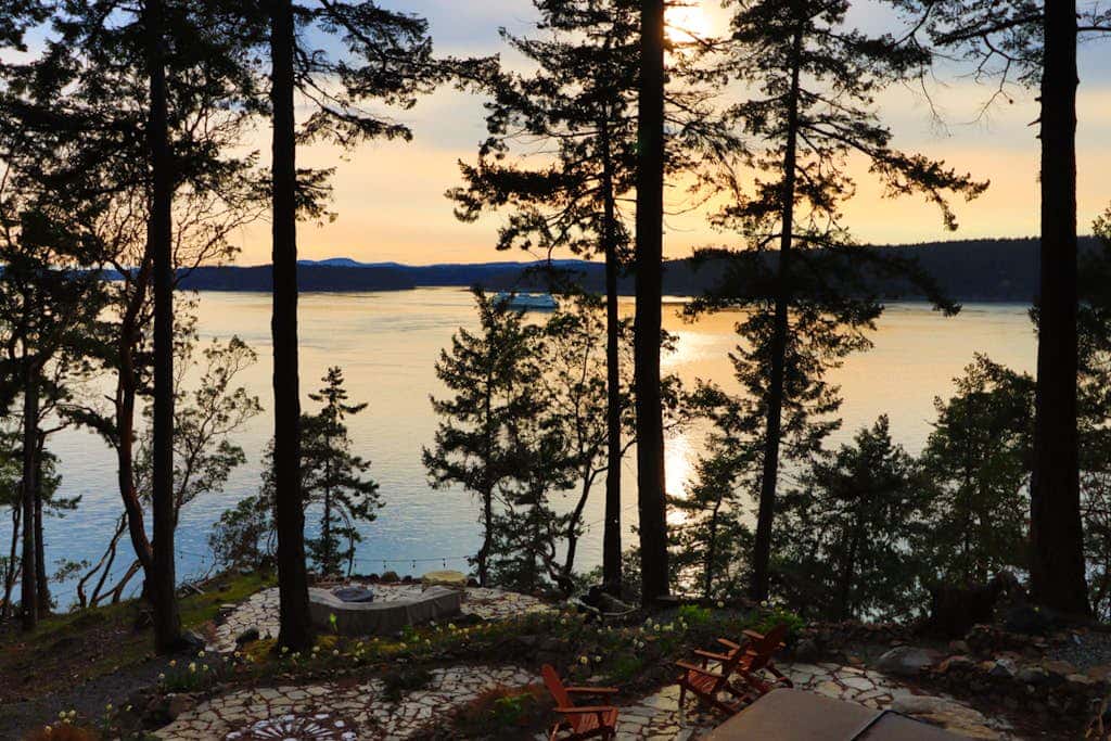 Stylish Waterfront Oasis with Hot Tub, Fiber Optic Internet, and Entertainer's Deck