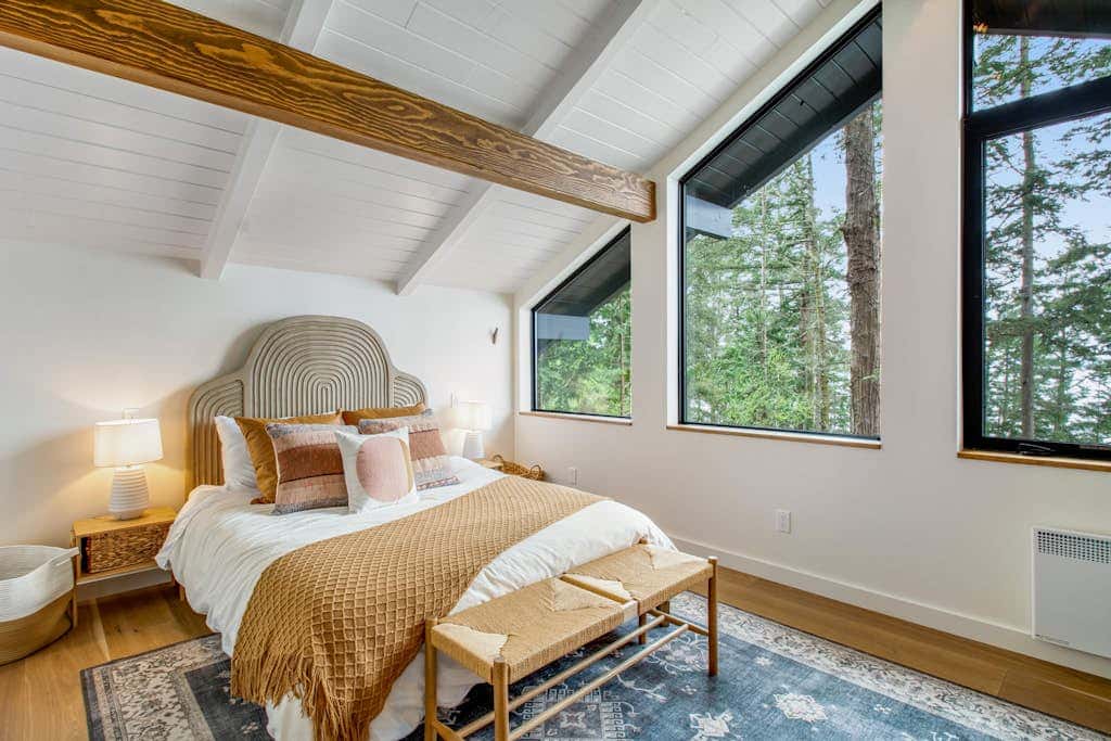 Stylish Waterfront Oasis with Hot Tub, Fiber Optic Internet, and Entertainer's Deck