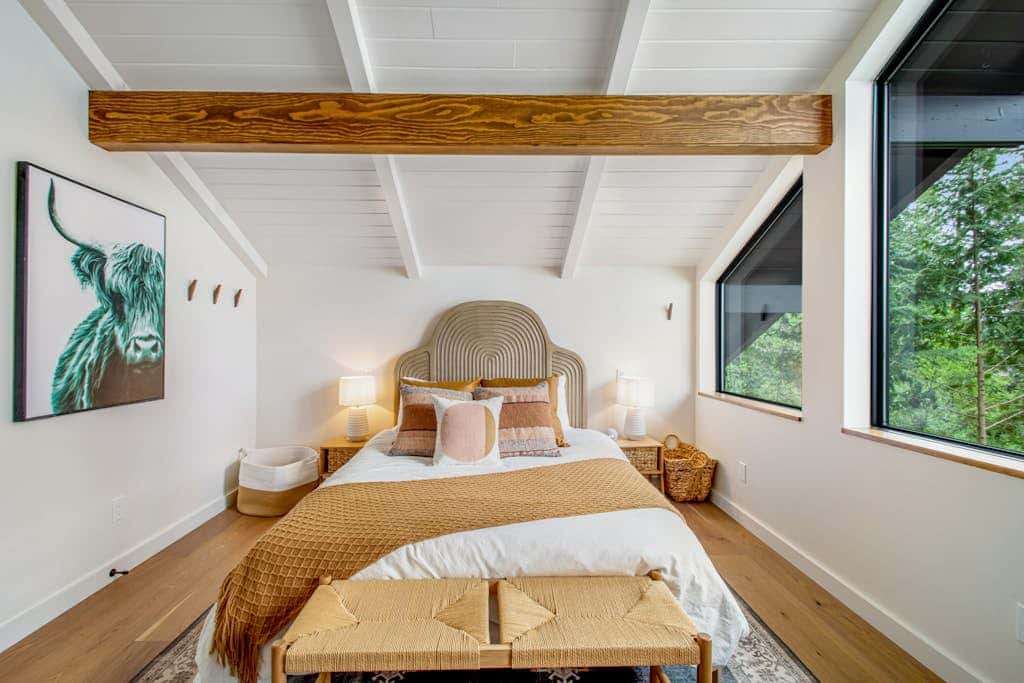 Stylish Waterfront Oasis with Hot Tub, Fiber Optic Internet, and Entertainer's Deck