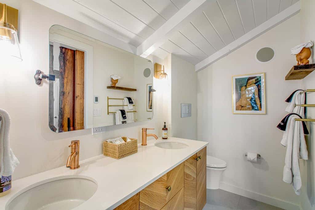 Stylish Waterfront Oasis with Hot Tub, Fiber Optic Internet, and Entertainer's Deck