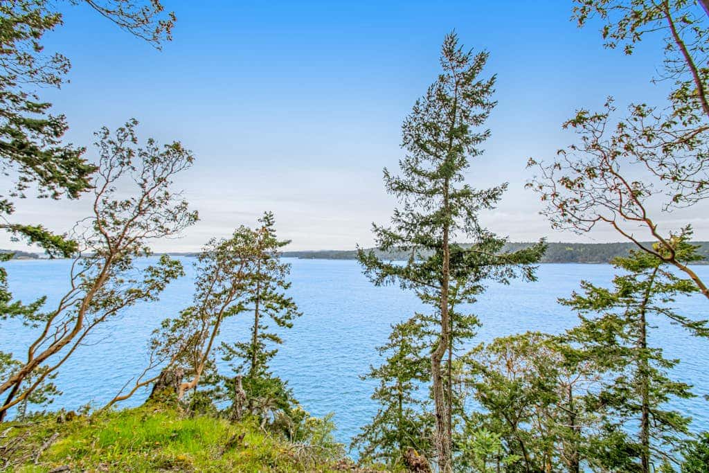 Stylish Waterfront Oasis with Hot Tub, Fiber Optic Internet, and Entertainer's Deck