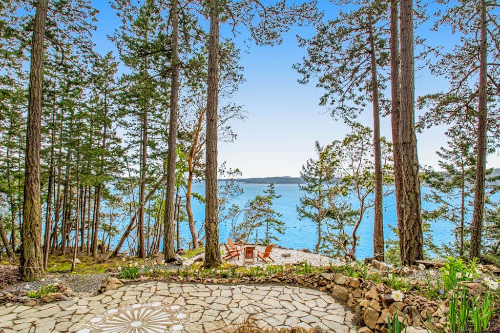 Stylish Waterfront Oasis with Hot Tub, Fiber Optic Internet, and Entertainer's Deck