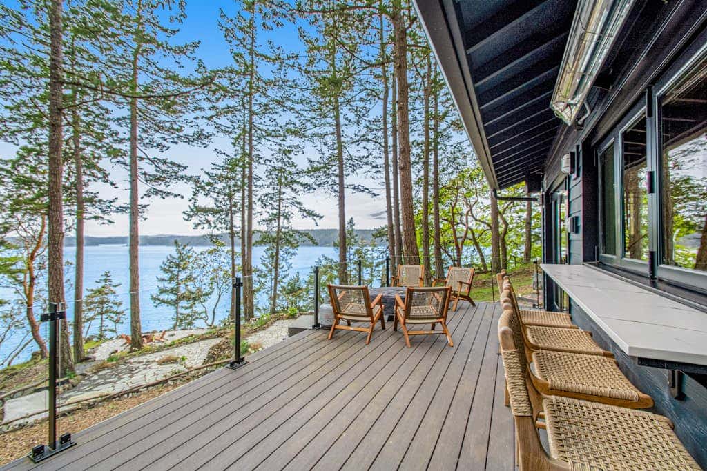 Stylish Waterfront Oasis with Hot Tub, Fiber Optic Internet, and Entertainer's Deck