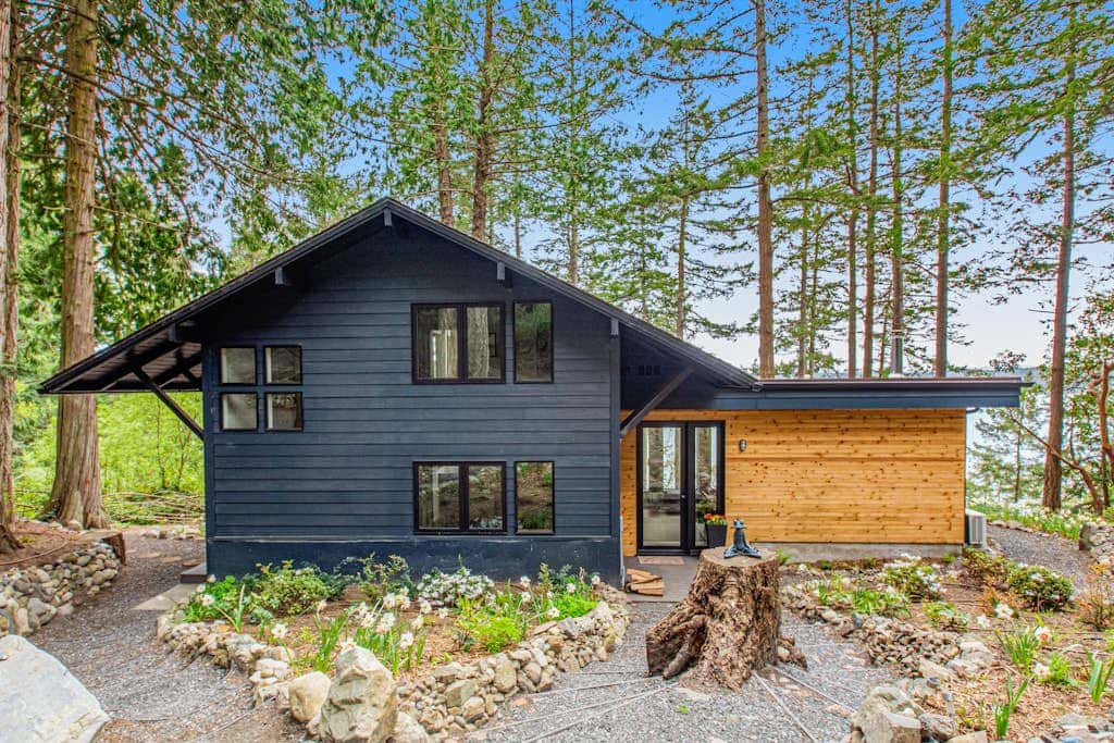 Stylish Waterfront Oasis with Hot Tub, Fiber Optic Internet, and Entertainer's Deck