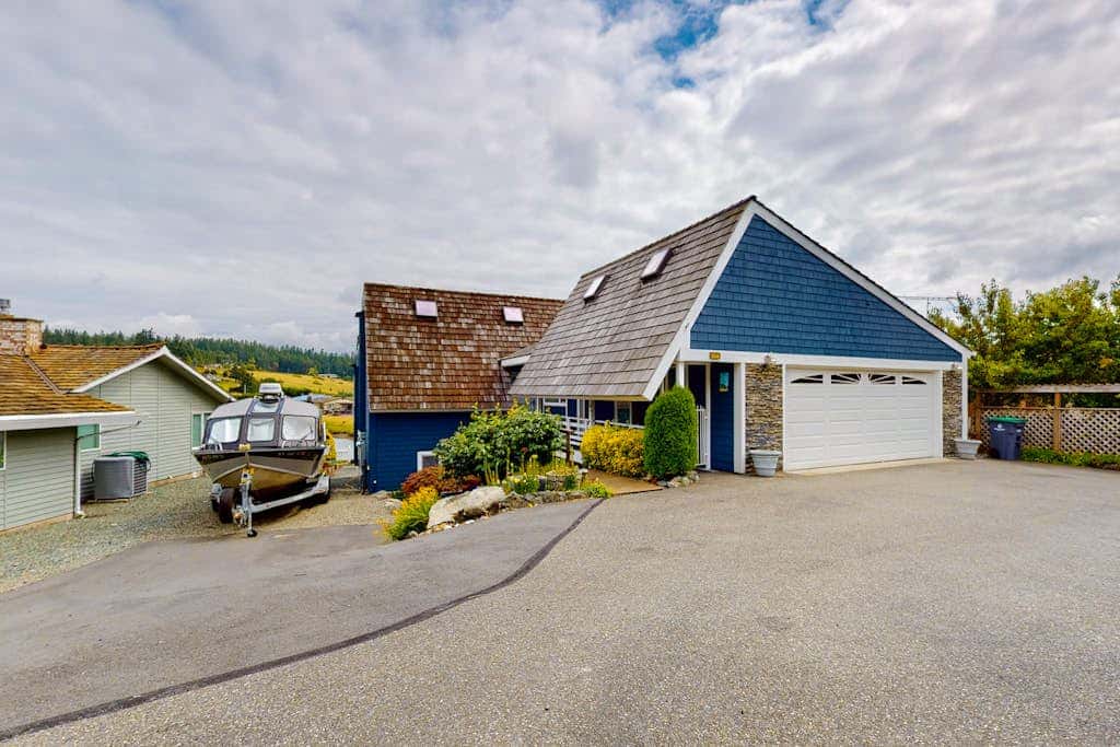 Waterfront Home with Private Sauna and Kayaks in Oak Harbor