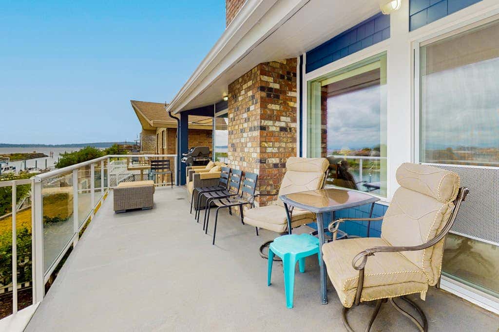 Waterfront Home with Private Sauna and Kayaks in Oak Harbor