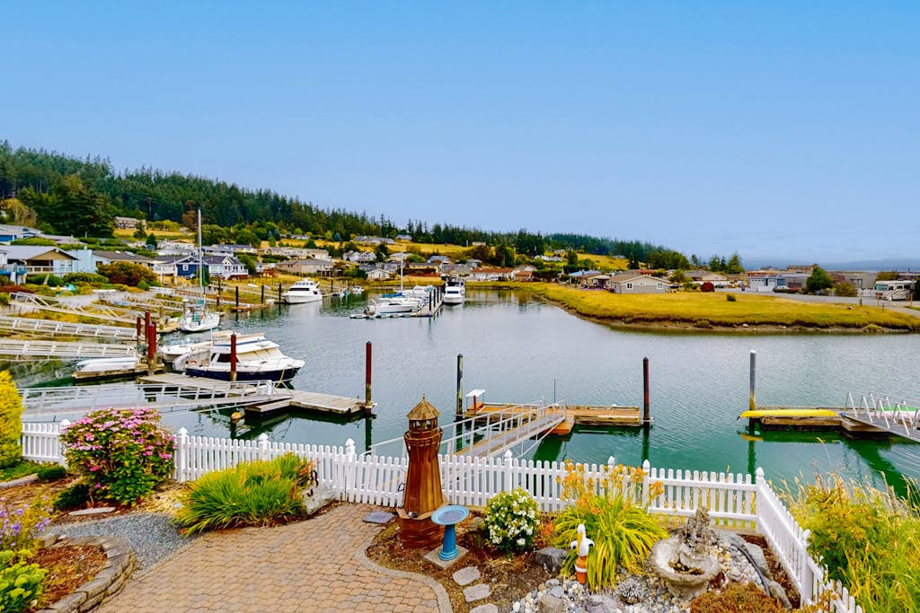 Waterfront Home with Private Sauna and Kayaks in Oak Harbor