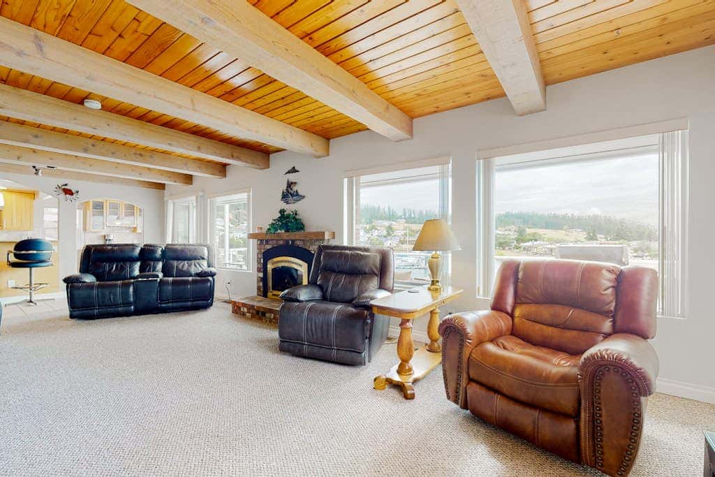 Waterfront Home with Private Sauna and Kayaks in Oak Harbor