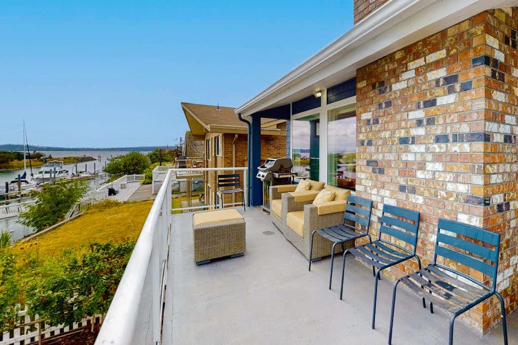 Waterfront Home with Private Sauna and Kayaks in Oak Harbor