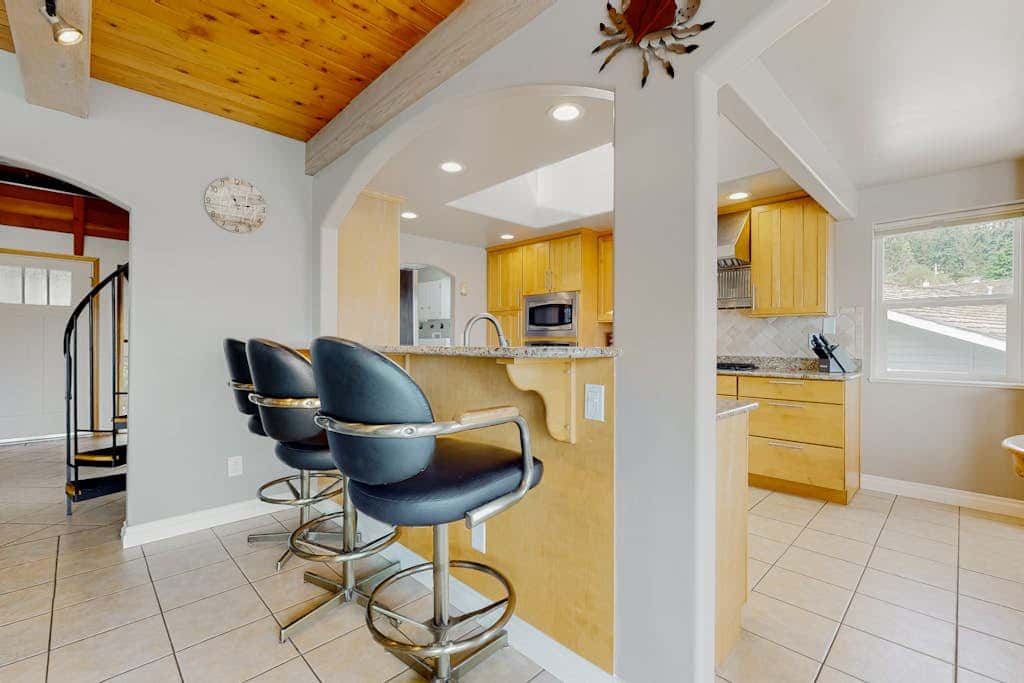 Waterfront Home with Private Sauna and Kayaks in Oak Harbor