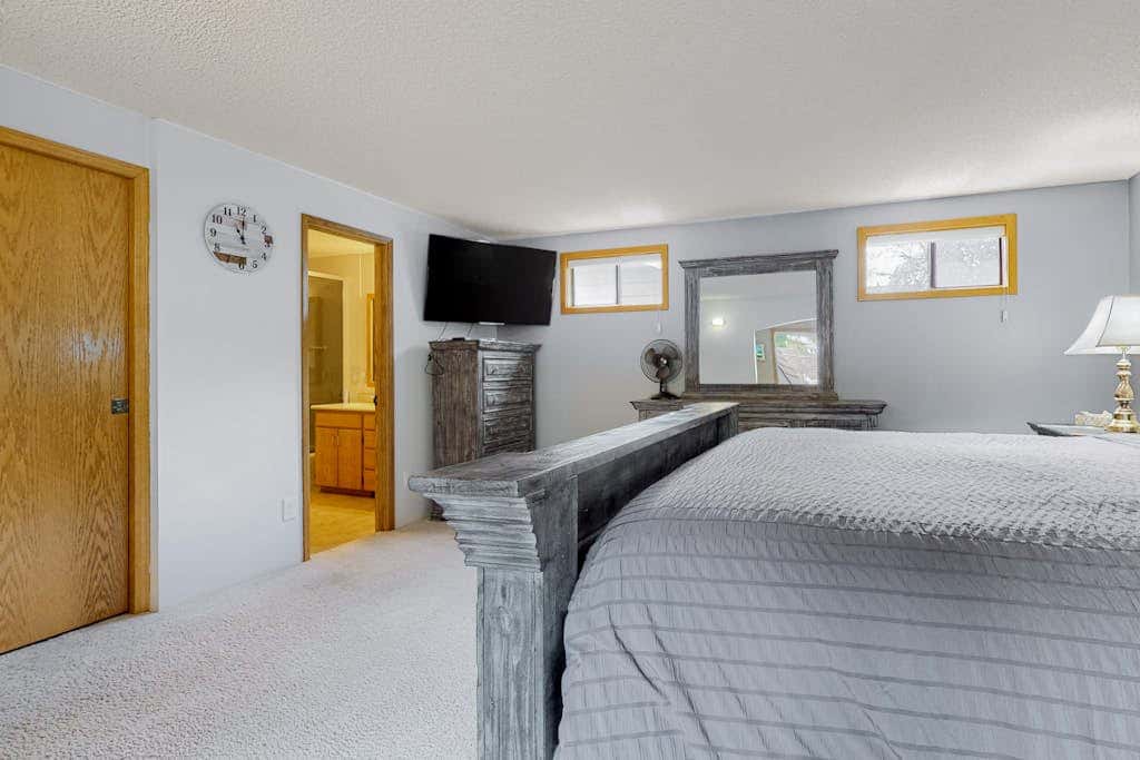 Waterfront Home with Private Sauna and Kayaks in Oak Harbor