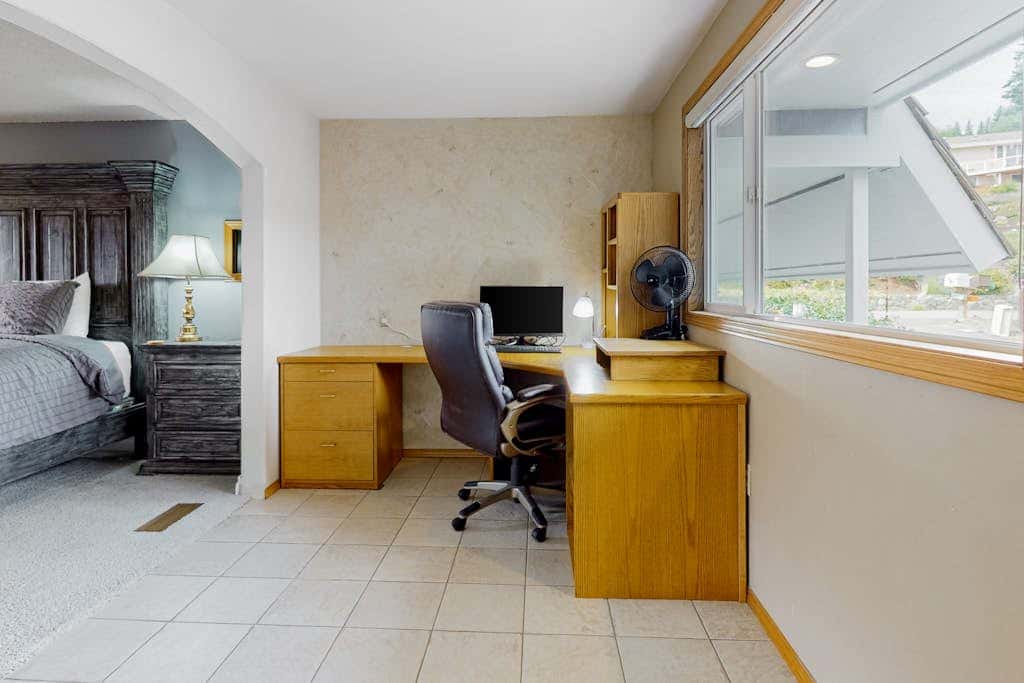 Waterfront Home with Private Sauna and Kayaks in Oak Harbor
