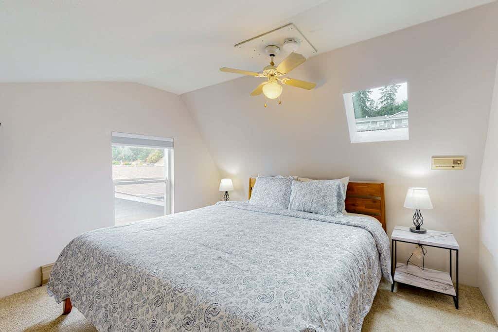 Waterfront Home with Private Sauna and Kayaks in Oak Harbor