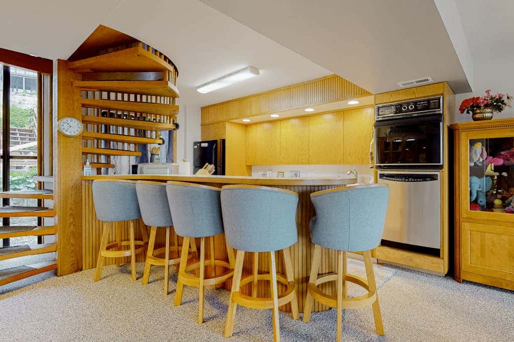 Waterfront Home with Private Sauna and Kayaks in Oak Harbor