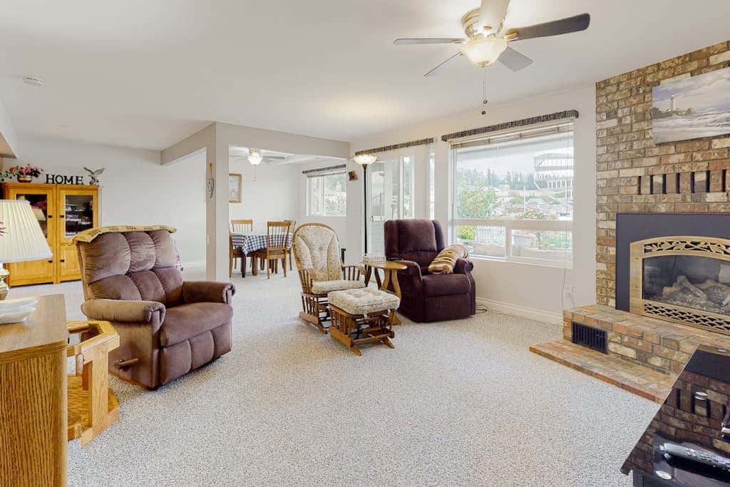 Waterfront Home with Private Sauna and Kayaks in Oak Harbor