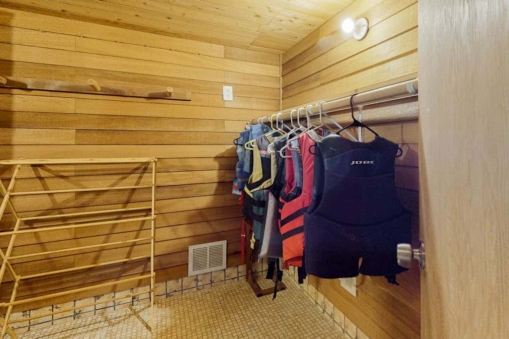 Waterfront Home with Private Sauna and Kayaks in Oak Harbor