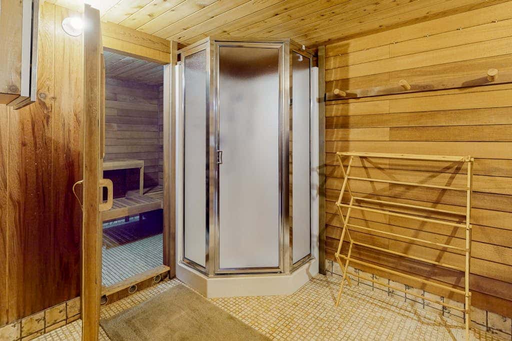 Waterfront Home with Private Sauna and Kayaks in Oak Harbor