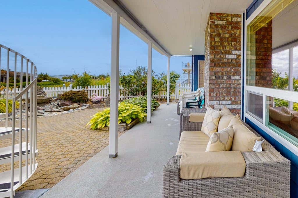 Waterfront Home with Private Sauna and Kayaks in Oak Harbor
