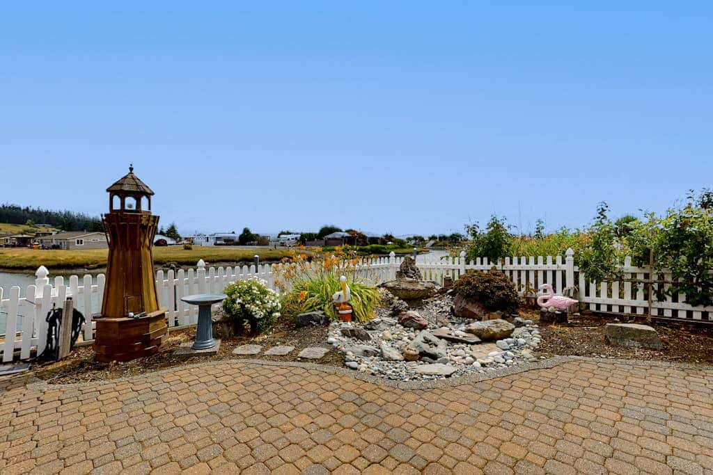 Waterfront Home with Private Sauna and Kayaks in Oak Harbor
