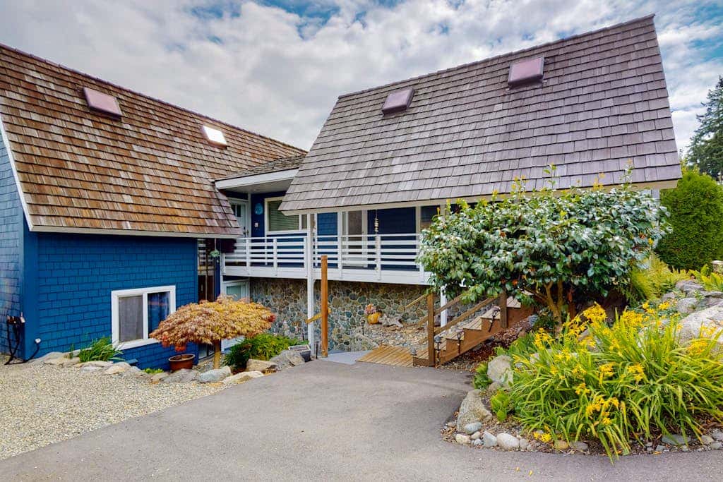 Waterfront Home with Private Sauna and Kayaks in Oak Harbor