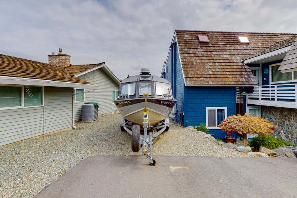 Waterfront Home with Private Sauna and Kayaks in Oak Harbor