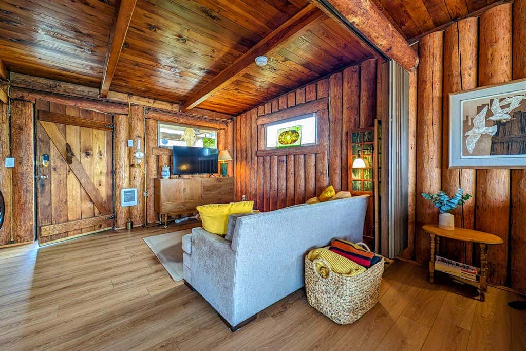 Charming Waterfront Retreat in Oak Harbor with Wood Burning Fireplace and Private Deck