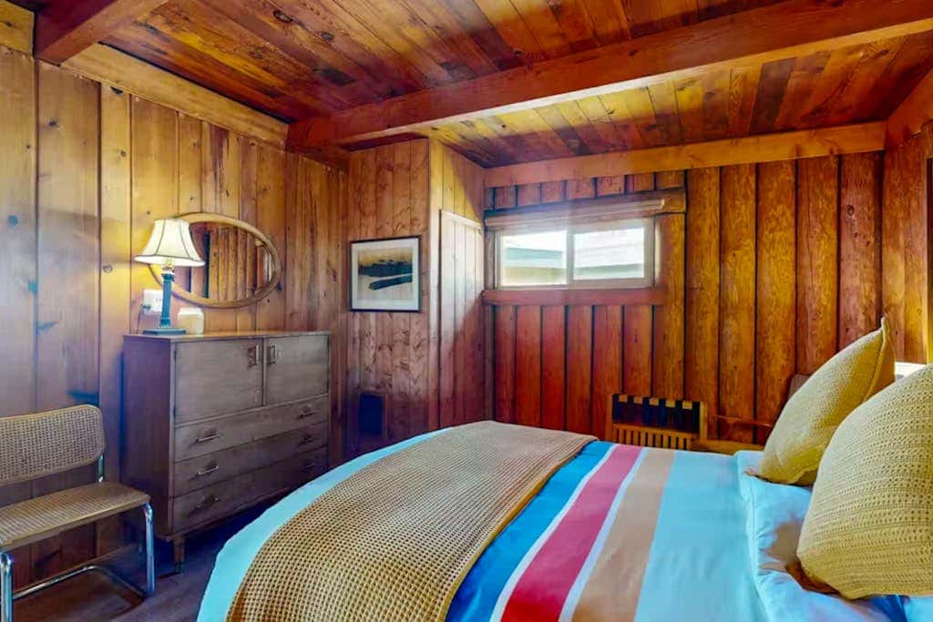 Charming Waterfront Retreat in Oak Harbor with Wood Burning Fireplace and Private Deck
