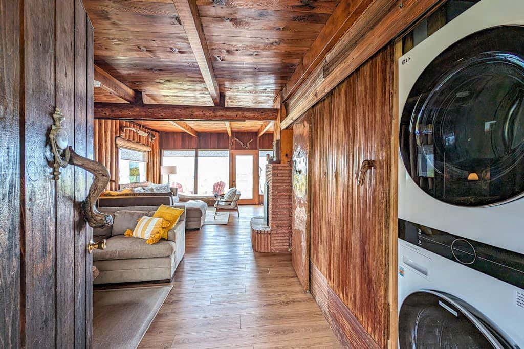Charming Waterfront Retreat in Oak Harbor with Wood Burning Fireplace and Private Deck