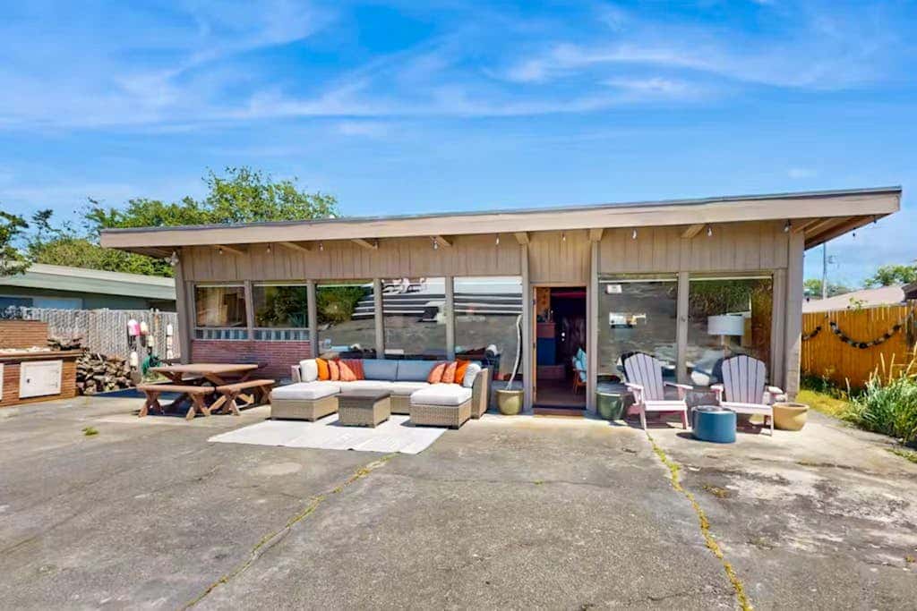 Charming Waterfront Retreat in Oak Harbor with Wood Burning Fireplace and Private Deck