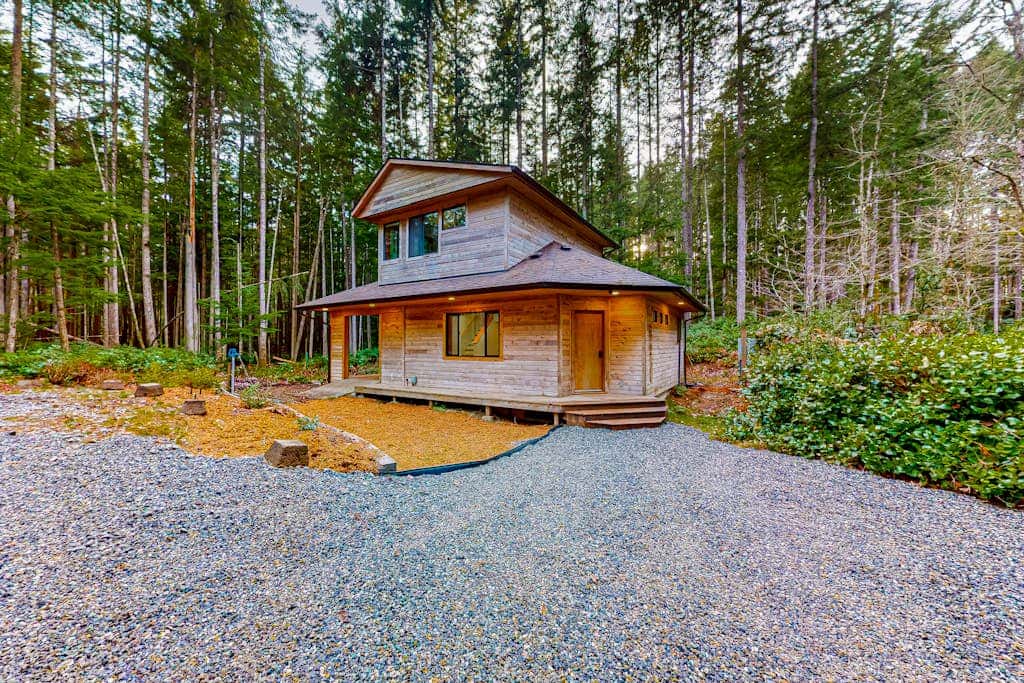 Peaceful 1BR Pet Friendly House Near Langley