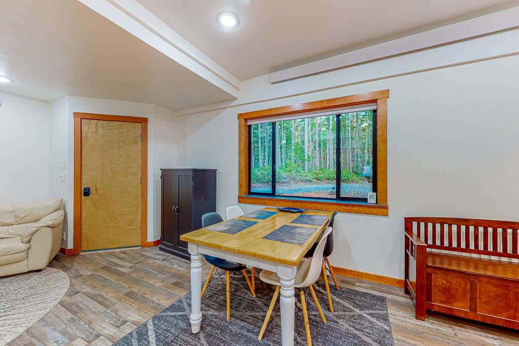 Peaceful 1BR Pet Friendly House Near Langley