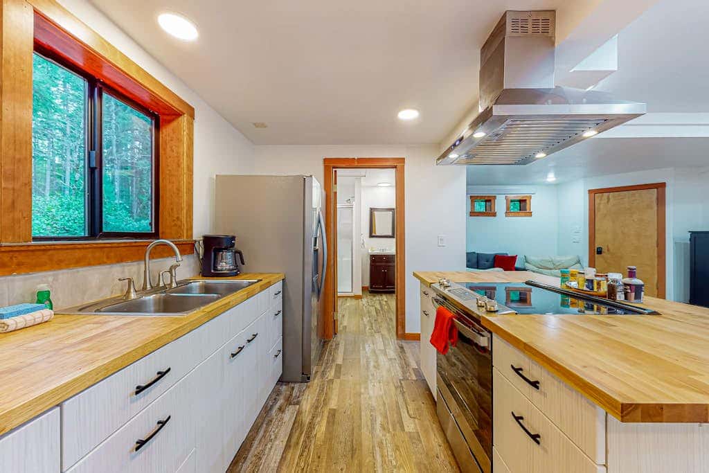 Peaceful 1BR Pet Friendly House Near Langley