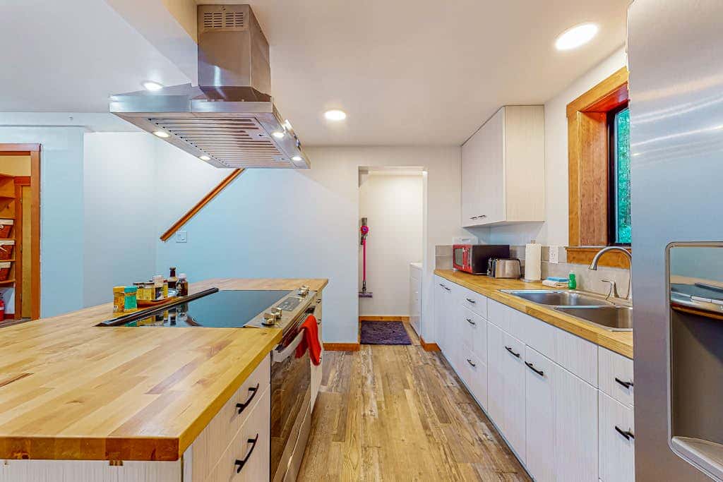 Peaceful 1BR Pet Friendly House Near Langley