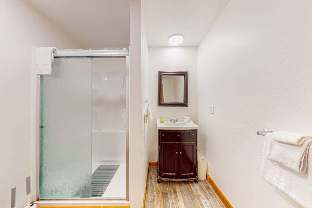 Peaceful 1BR Pet Friendly House Near Langley