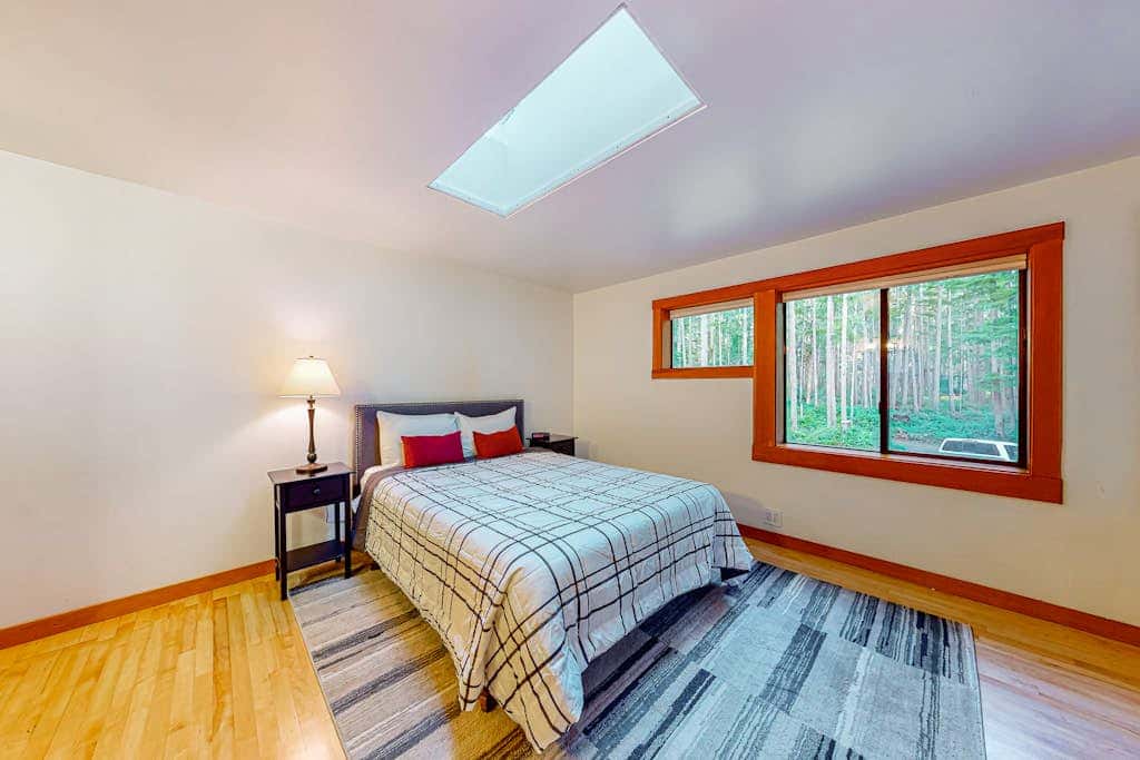 Peaceful 1BR Pet Friendly House Near Langley