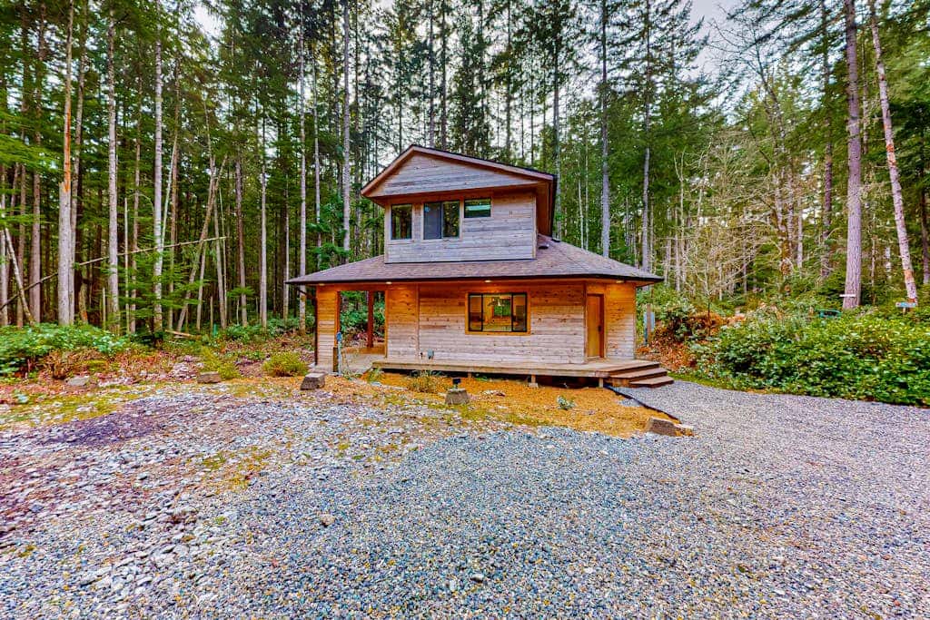 Peaceful 1BR Pet Friendly House Near Langley
