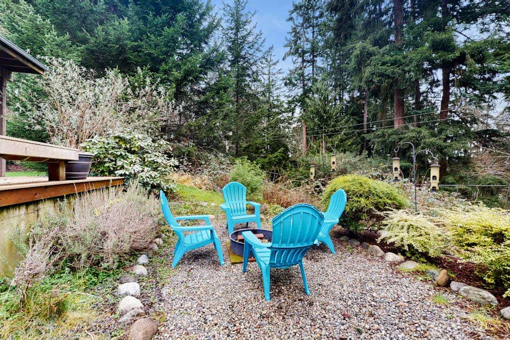Dog-Friendly Home with Peaceful Location Near Lake and Town