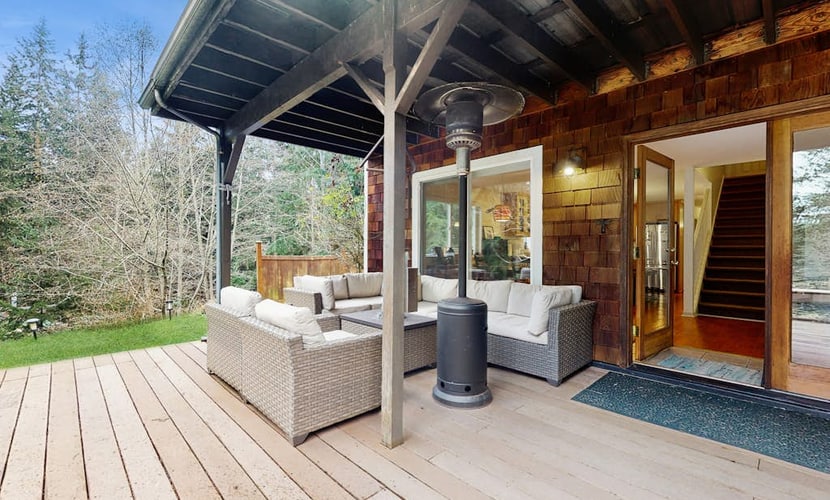 Dog-Friendly Home with Peaceful Location Near Lake and Town