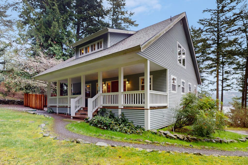 Renovated 3 Bedroom Eastsound Home with Hot Tub Fire Pit and Stunning Sound Views