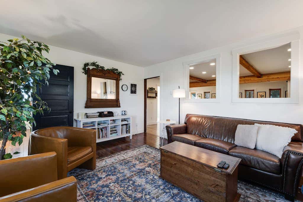 Scenic Mountain View Retreat with Fireplace and Pet Friendly Garden in Coupeville