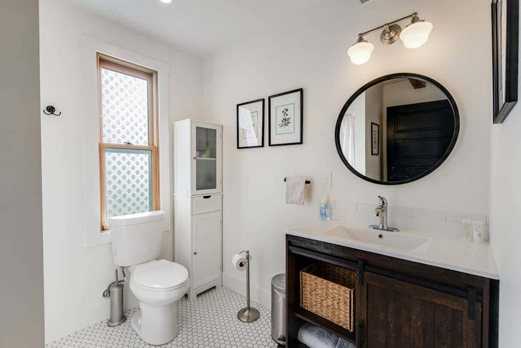 Scenic Mountain View Retreat with Fireplace and Pet Friendly Garden in Coupeville