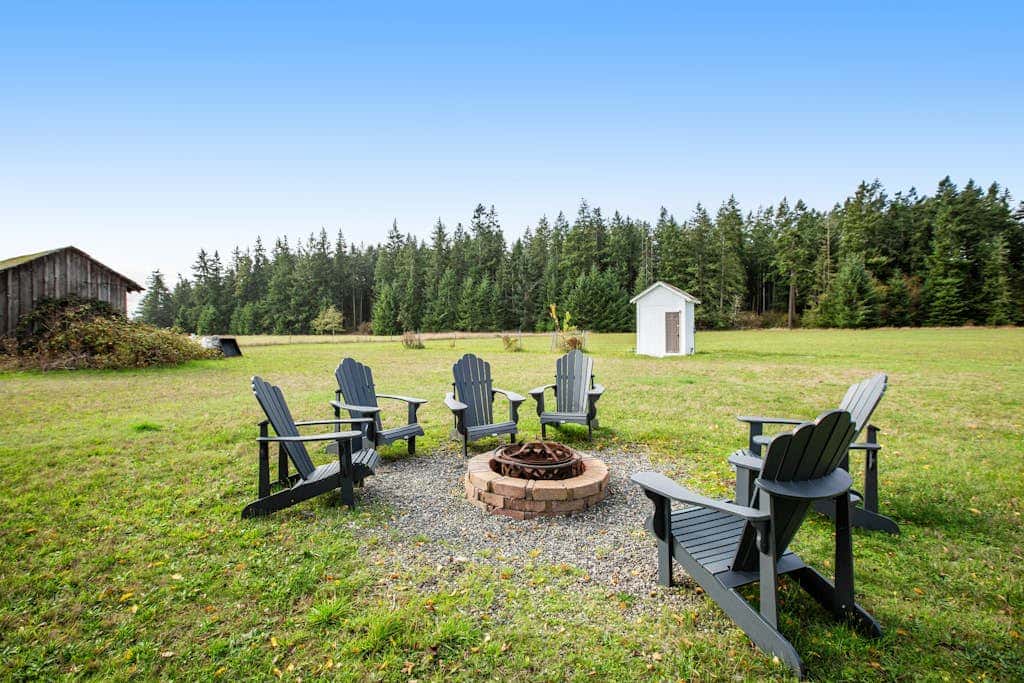 Scenic Mountain View Retreat with Fireplace and Pet Friendly Garden in Coupeville