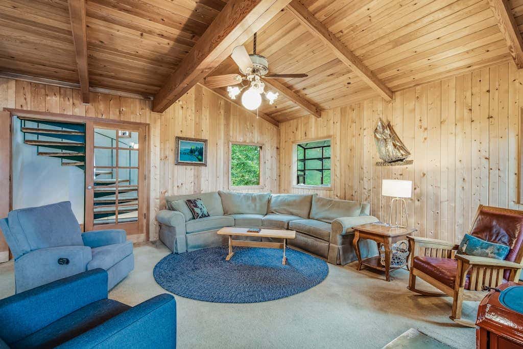 Spectacular Waterfront Cabin in Eastsound with Private Deck and Mountain Views