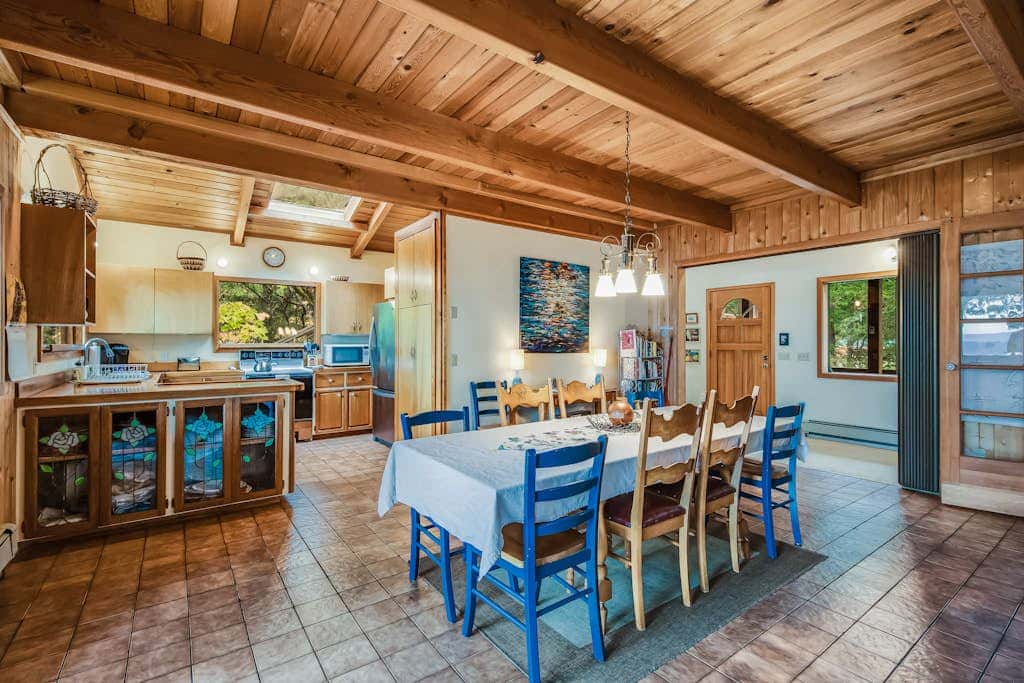 Spectacular Waterfront Cabin in Eastsound with Private Deck and Mountain Views