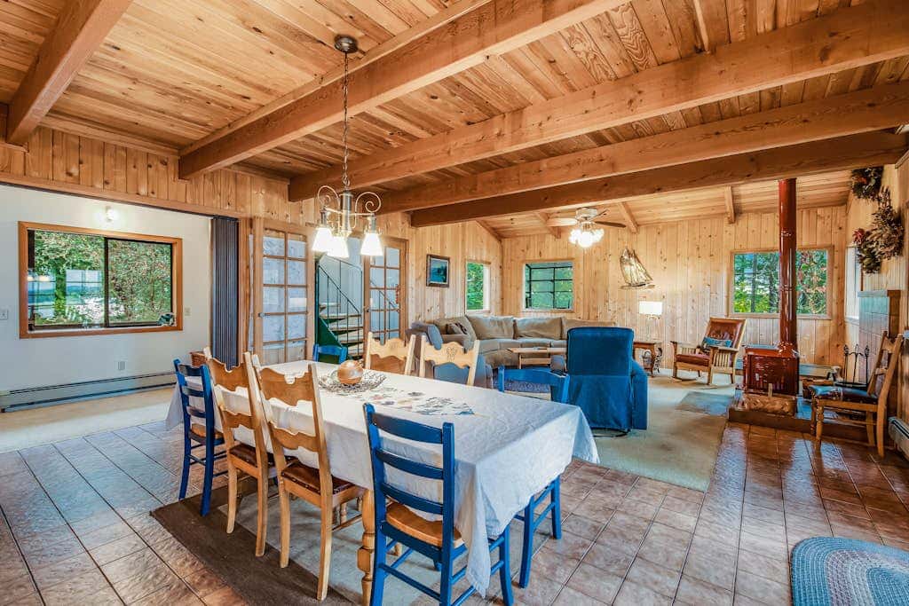 Spectacular Waterfront Cabin in Eastsound with Private Deck and Mountain Views