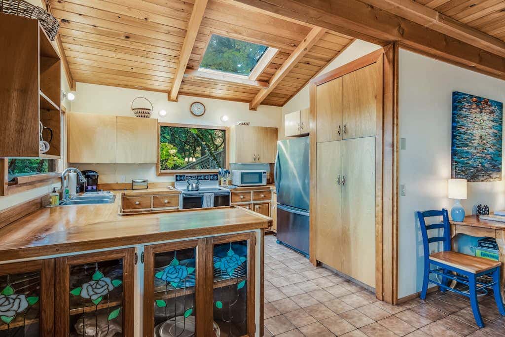 Spectacular Waterfront Cabin in Eastsound with Private Deck and Mountain Views