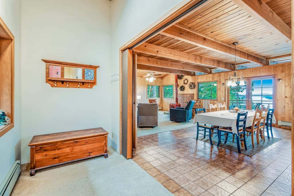 Spectacular Waterfront Cabin in Eastsound with Private Deck and Mountain Views